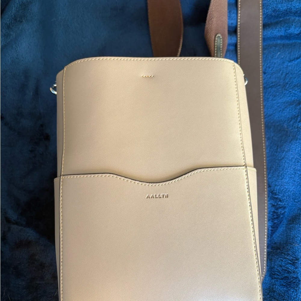 Aallyn bucket Bag